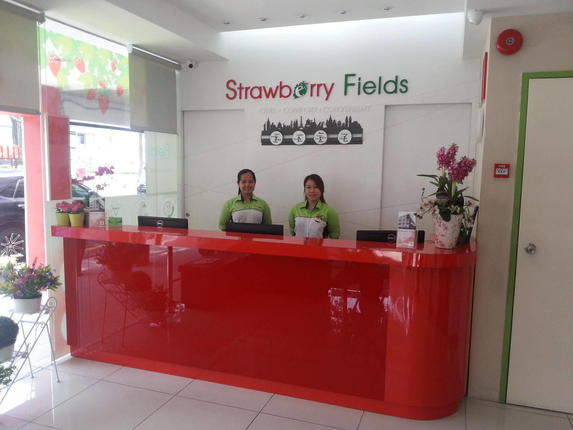 Hotel Strawberry Fields Petaling Jaya Exterior foto